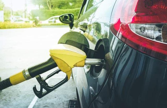 Su forma de conducir puede hacerle ahorrar un 30% de combustible: cinco factores a tener en cuenta